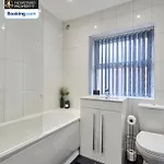 Tatil Evi Modern 4bedroom House By Homebird Management Short Lets & Serviced With Private Parking & Garden *