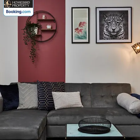 Modern 4bedroom House By Homebird Management Short Lets & Serviced With Private Parking & Garden * Leeds (West Yorkshire)