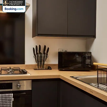 Modern 4bedroom House By Homebird Management Short Lets & Serviced With Private Parking & Garden Holiday home Leeds (West Yorkshire)