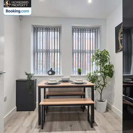 Holiday home Modern 4bedroom House By Homebird Management Short Lets & Serviced With Private Parking & Garden Leeds (West Yorkshire)