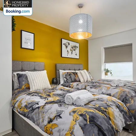 Holiday home Modern 4bedroom House By Homebird Management Short Lets & Serviced With Private Parking & Garden Leeds (West Yorkshire)
